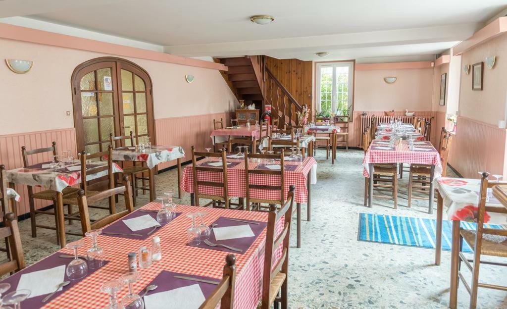 Hotel Du Cygne De La Croix Blanche Lailly-en-Val Экстерьер фото